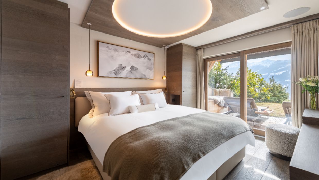 Luxury-Ski-Chalet-Verbier-LeVerbierview01-OSC-Bedroom (4).jpg