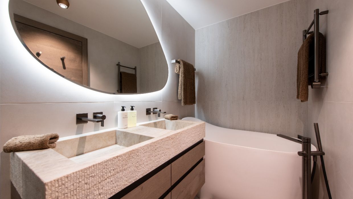 Luxury-Ski-Chalet-Verbier-LeVerbierview01-OSC-Bathroom (1).jpg