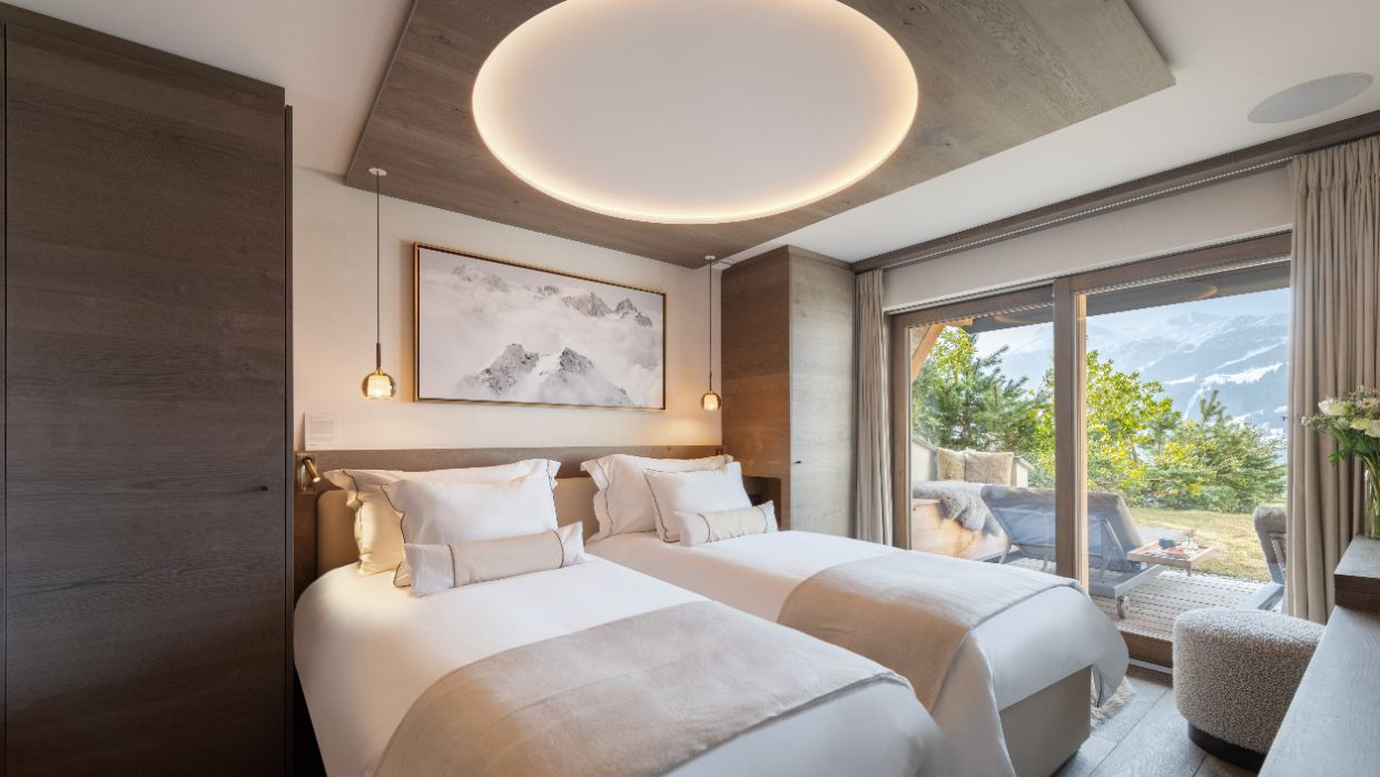 Luxury-Ski-Chalet-Verbier-LeVerbierview01-OSC-Bedroom (7).jpg