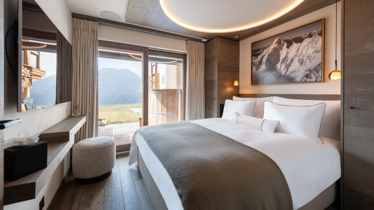Luxury-Ski-Chalet-Verbier-LeVerbierview01-OSC-Bedroom (2).jpg