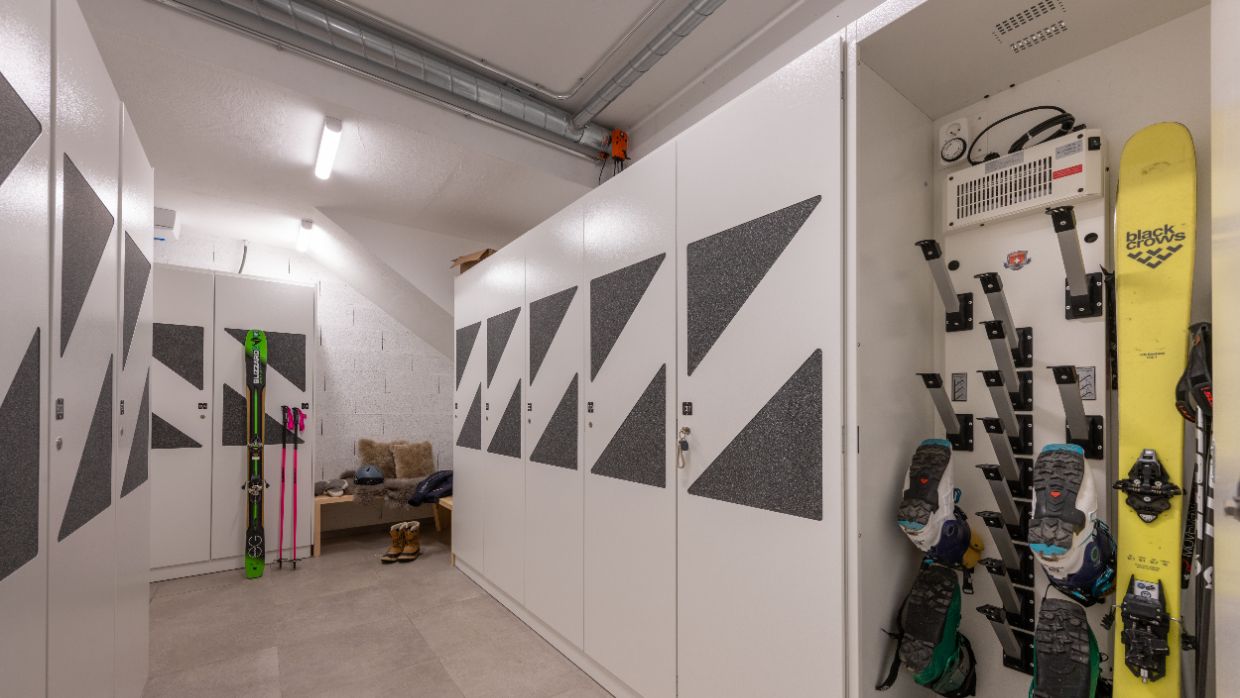 Luxury-Ski-Chalet-Verbier-LeVerbierview01-OSC-Ski room.jpg