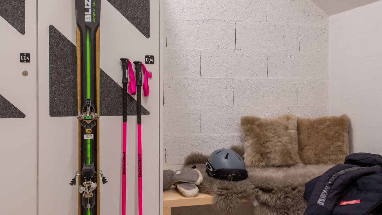 Luxury-Ski-Chalet-Verbier-LeVerbierview01-OSC-Ski room (2).jpg