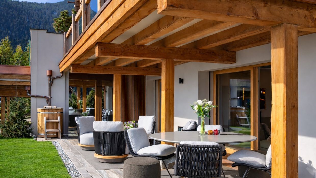 Luxury-Ski-Chalet-Verbier-LeVerbierview01-OSC-Terrace (4).jpeg