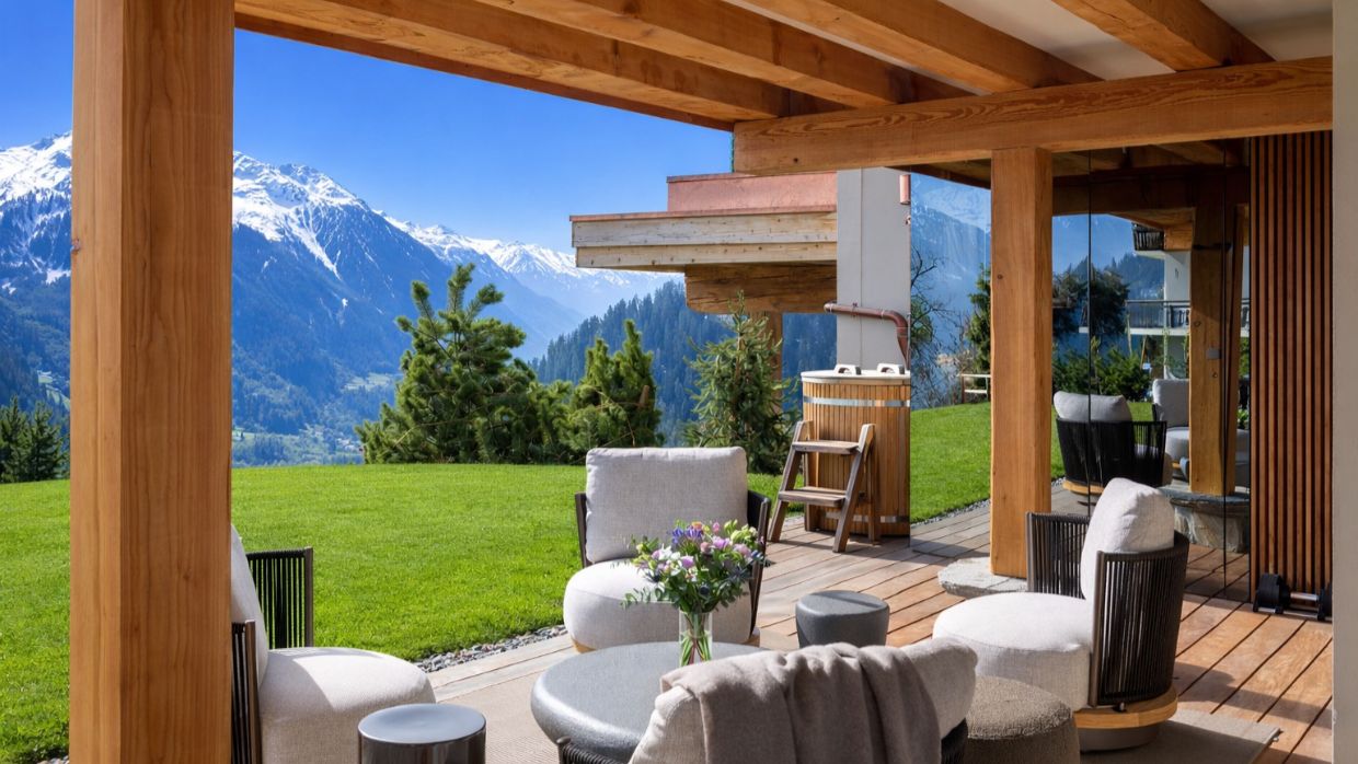 Luxury-Ski-Chalet-Verbier-LeVerbierview01-OSC-Terrace (8).jpeg