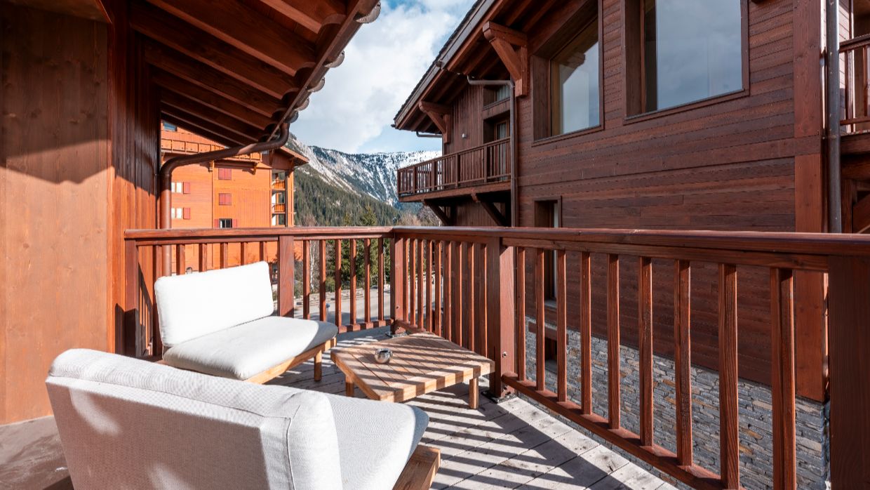 Luxury-Ski-Chalet-Courchevel1650-OSC-terrasse.jpg