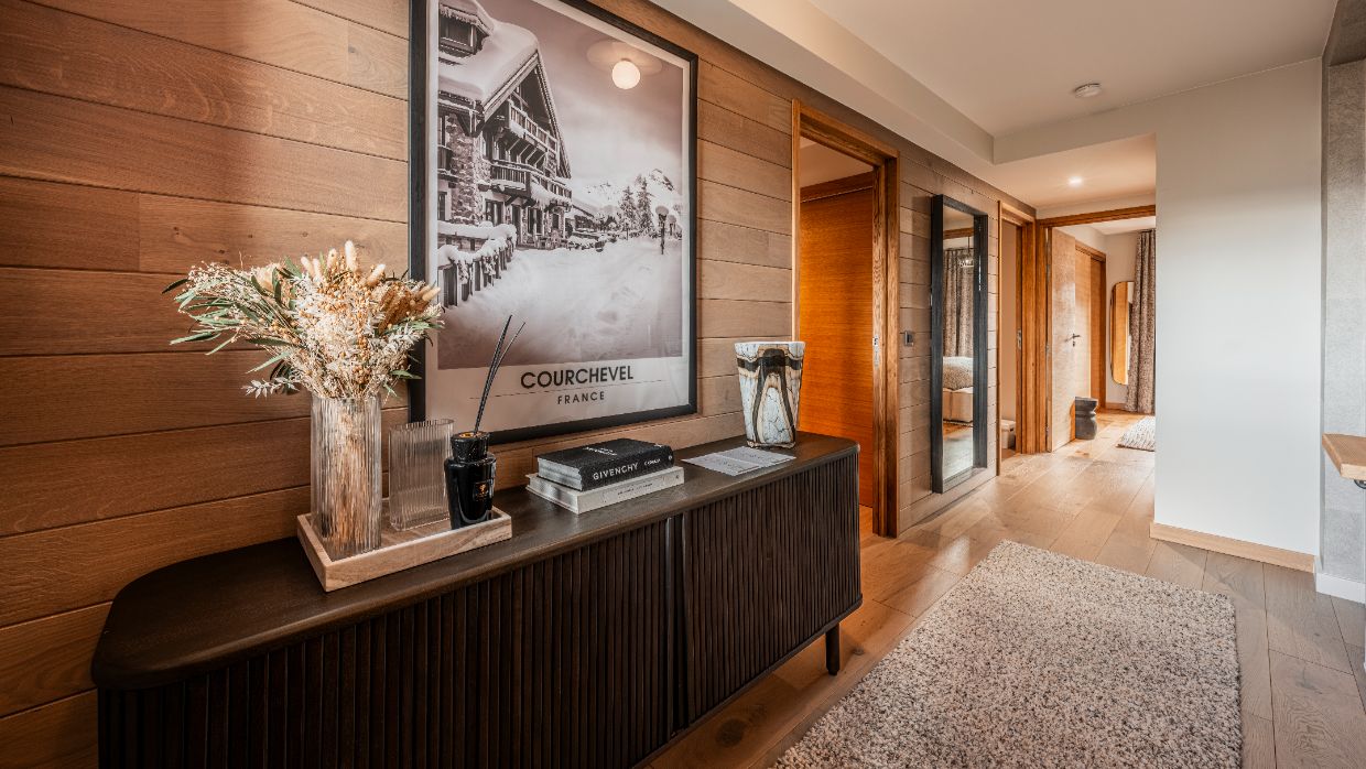Luxury-Ski-Chalet-Courchevel1650-OSC-Corridor.jpg