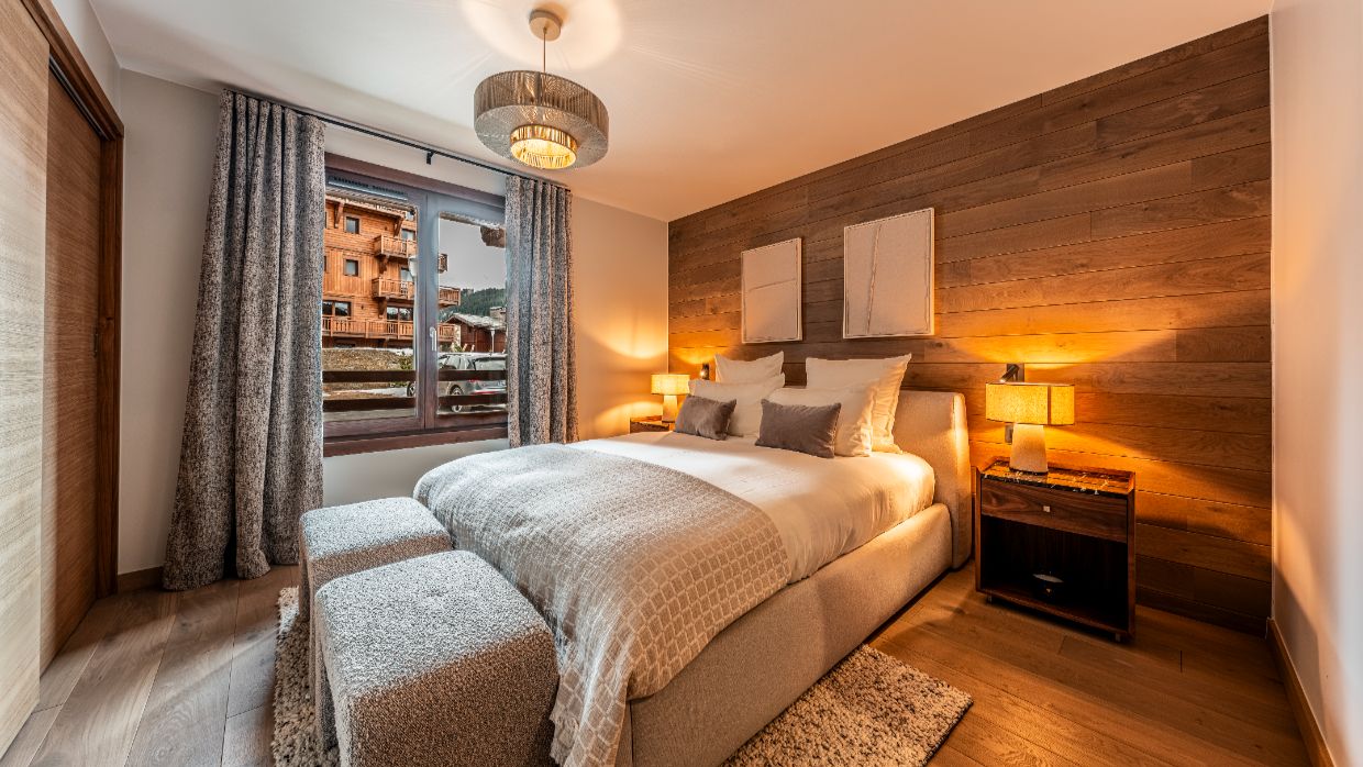 Luxury-Ski-Chalet-Courchevel1650-OSC-Bedroom (3).jpg