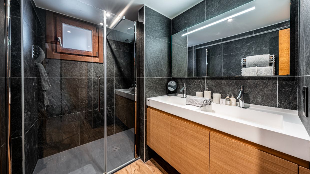Luxury-Ski-Chalet-Courchevel1650-OSC-Bathroom (4).jpg