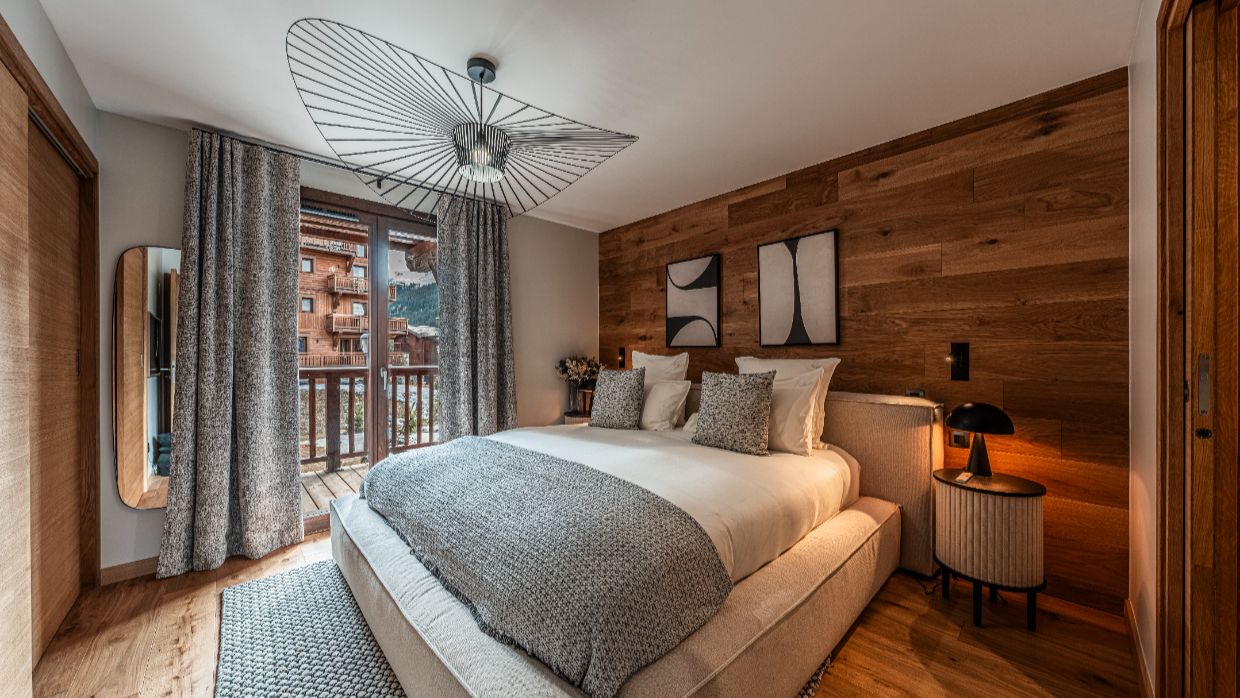 Luxury-Ski-Chalet-Courchevel1650-OSC-Bedroom (2).jpg