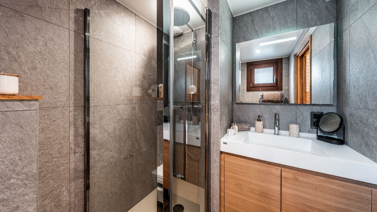 Luxury-Ski-Chalet-Courchevel1650-OSC-Bathroom (3).jpg