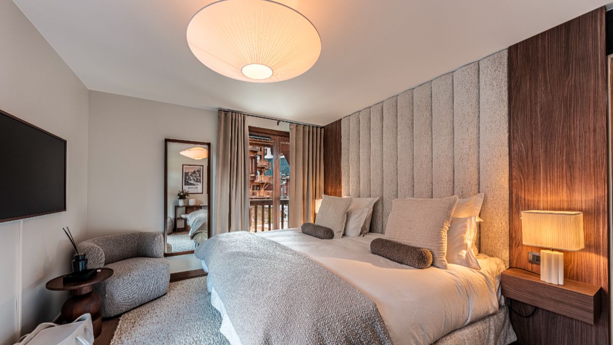 Luxury-Ski-Chalet-Courchevel1650-OSC-Bedroom (1).jpg
