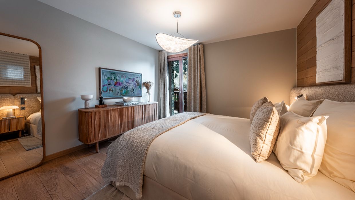 Luxury-Ski-Chalet-Courchevel1650-OSC-Bedroom.jpg
