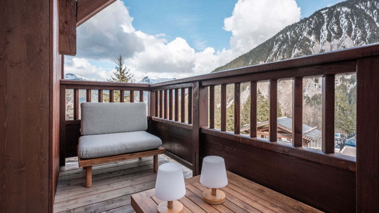Luxury-Ski-Chalet-Courchevel1650-OSC-terrasse 2.jpg