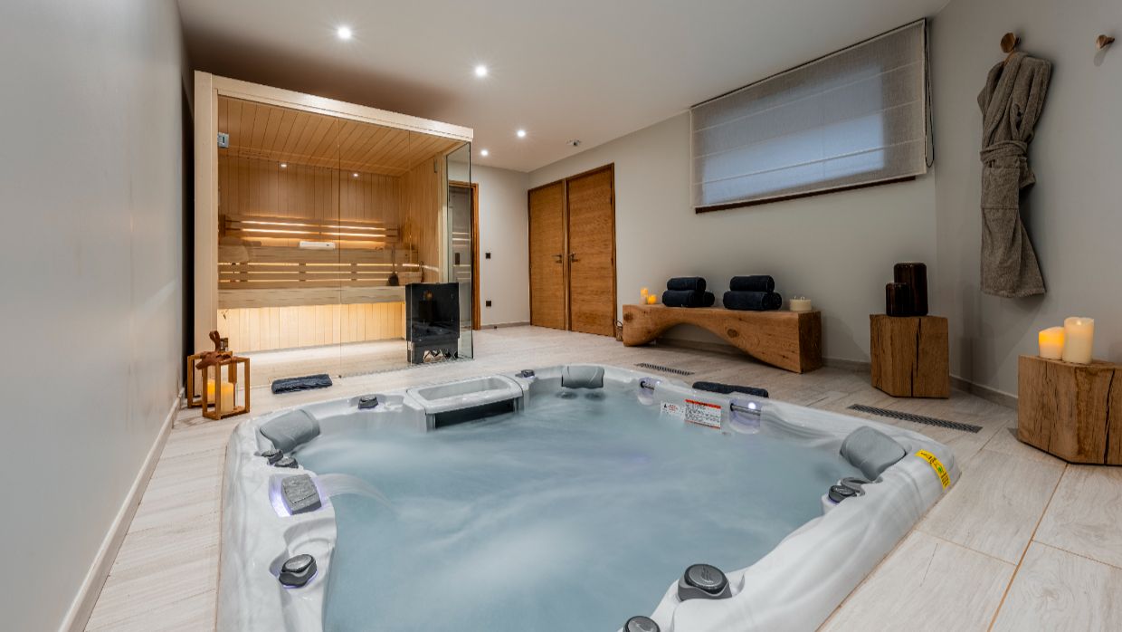 Luxury-Ski-Chalet-Courchevel1650-OSC-spa.jpg