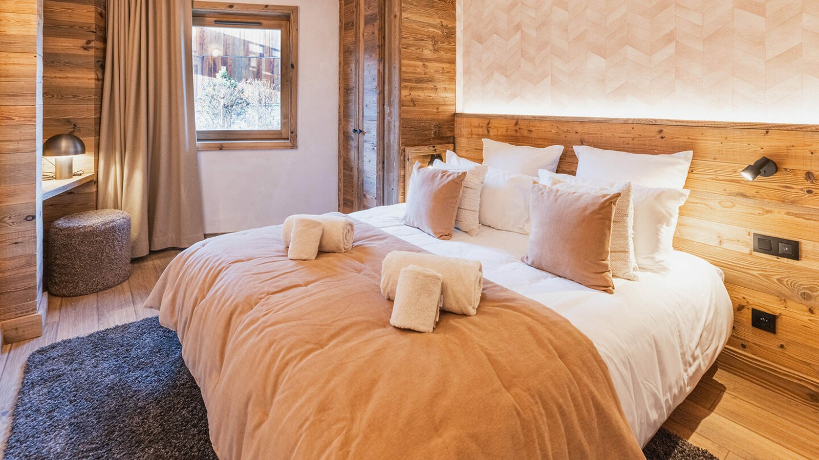 Luxury-Ski-Resort-St-Martin-De-Belleville-Chalet-Taiga-Oxford-Ski-Bedroom.jpg