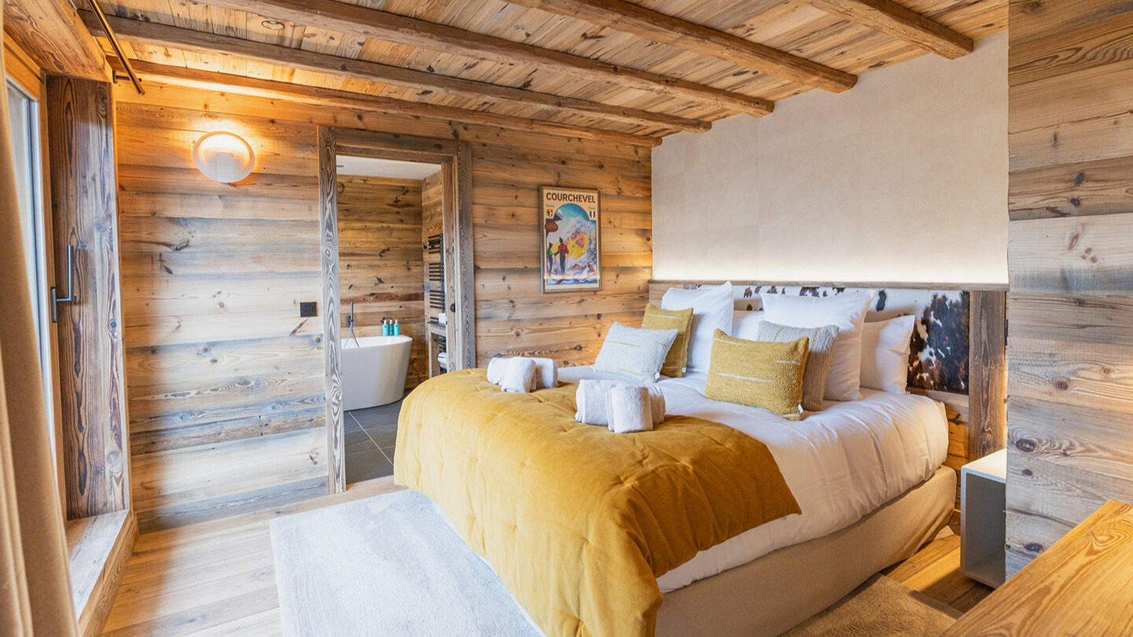 Luxury-Ski-Resort-St-Martin-De-Belleville-Chalet-Taiga-Oxford-Ski-Bedroom2.jpg