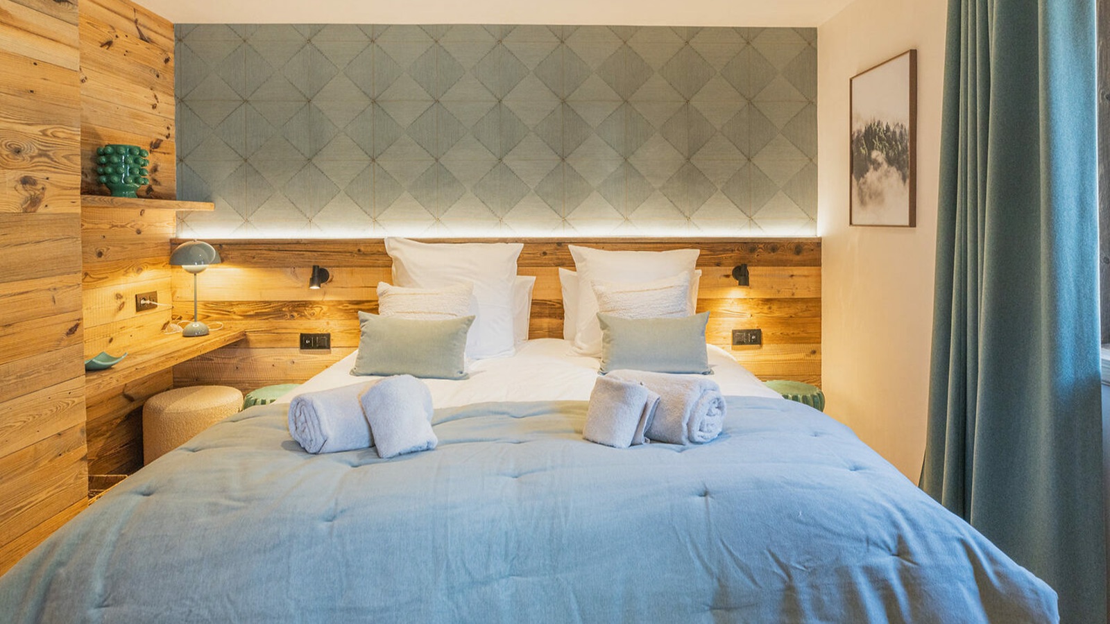 Luxury-Ski-Resort-St-Martin-De-Belleville-Chalet-Taiga-Oxford-Ski-Bedroom3.jpg