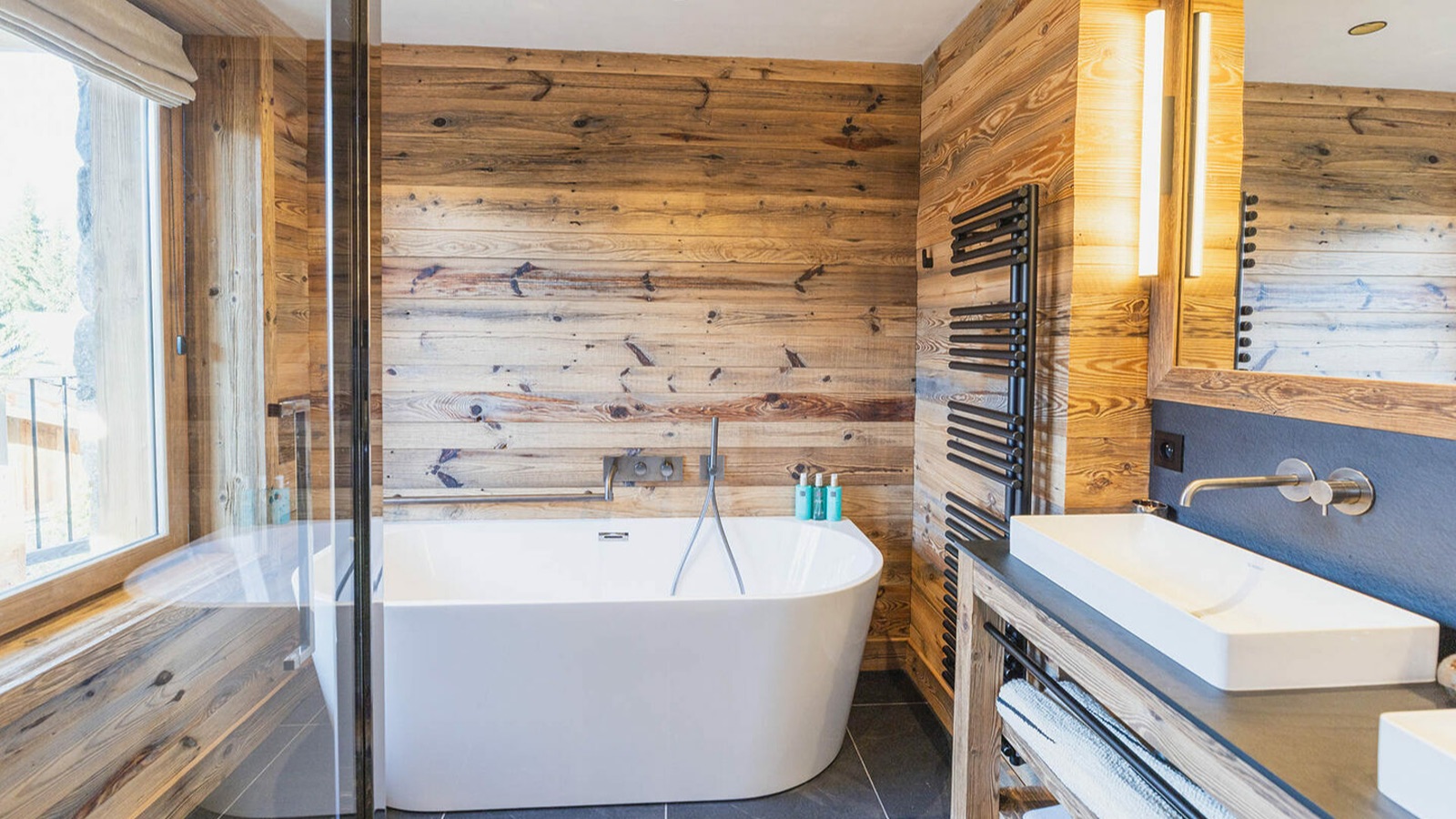 Luxury-Ski-Resort-St-Martin-De-Belleville-Chalet-Taiga-Oxford-Ski-Bathroom.jpg