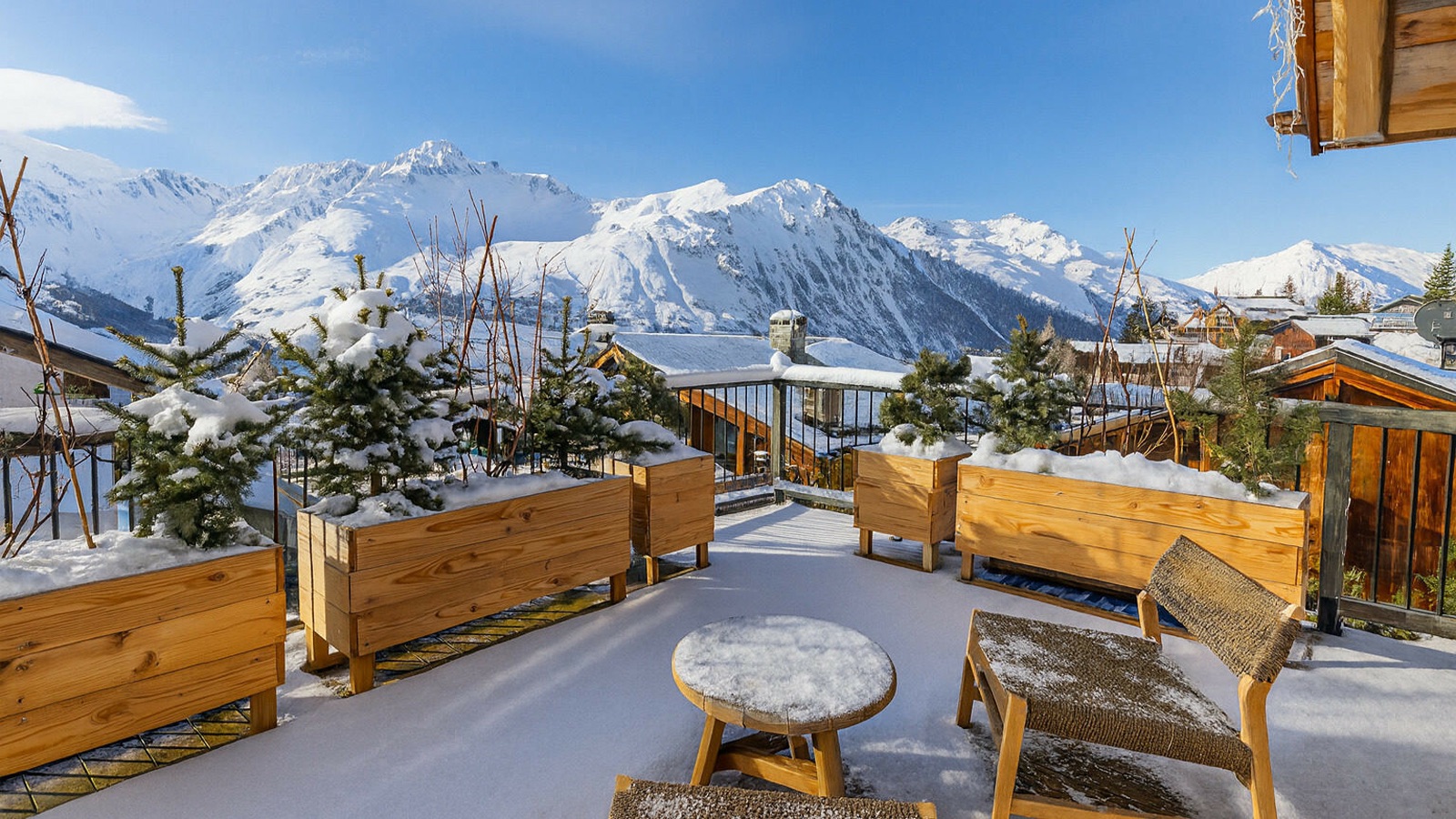 Luxury-Ski-Resort-St-Martin-De-Belleville-Chalet-Taiga-Oxford-Ski-Balcony.jpg