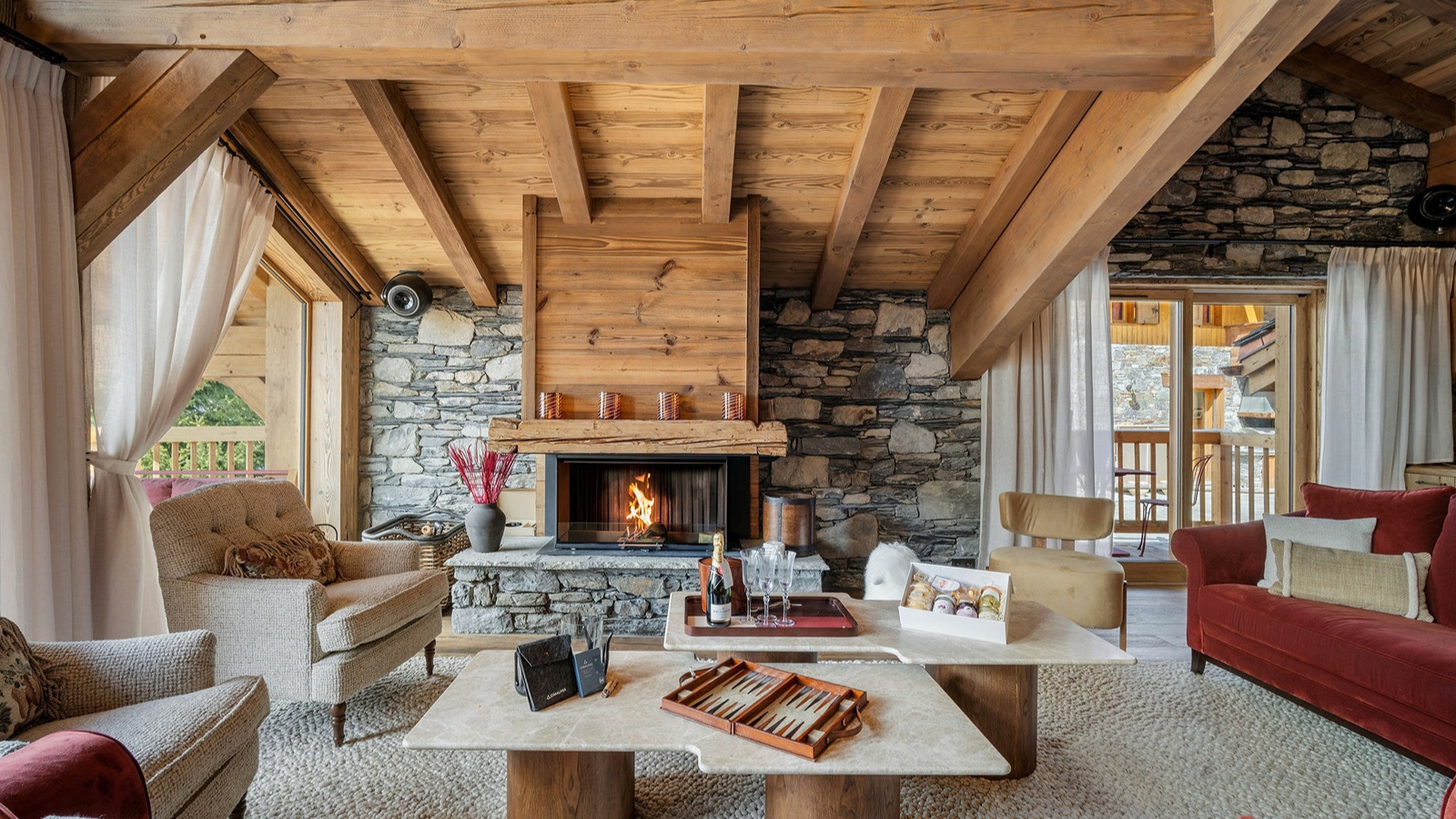 Luxury-Ski-Resort-St-Martin-De-Belleville-Chalet-Flocons-des-Iles-Oxford-Ski-Lounge.jpg