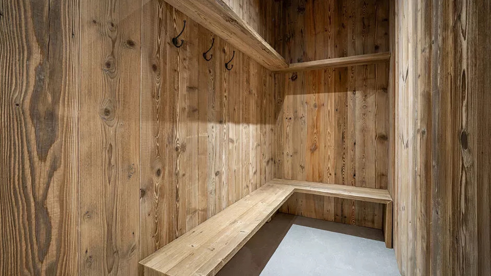 Luxury-Ski-Resort-St-Martin-De-Belleville-Chalet-Flocons-des-Iles-Oxford-Ski-Skiroom.jpeg