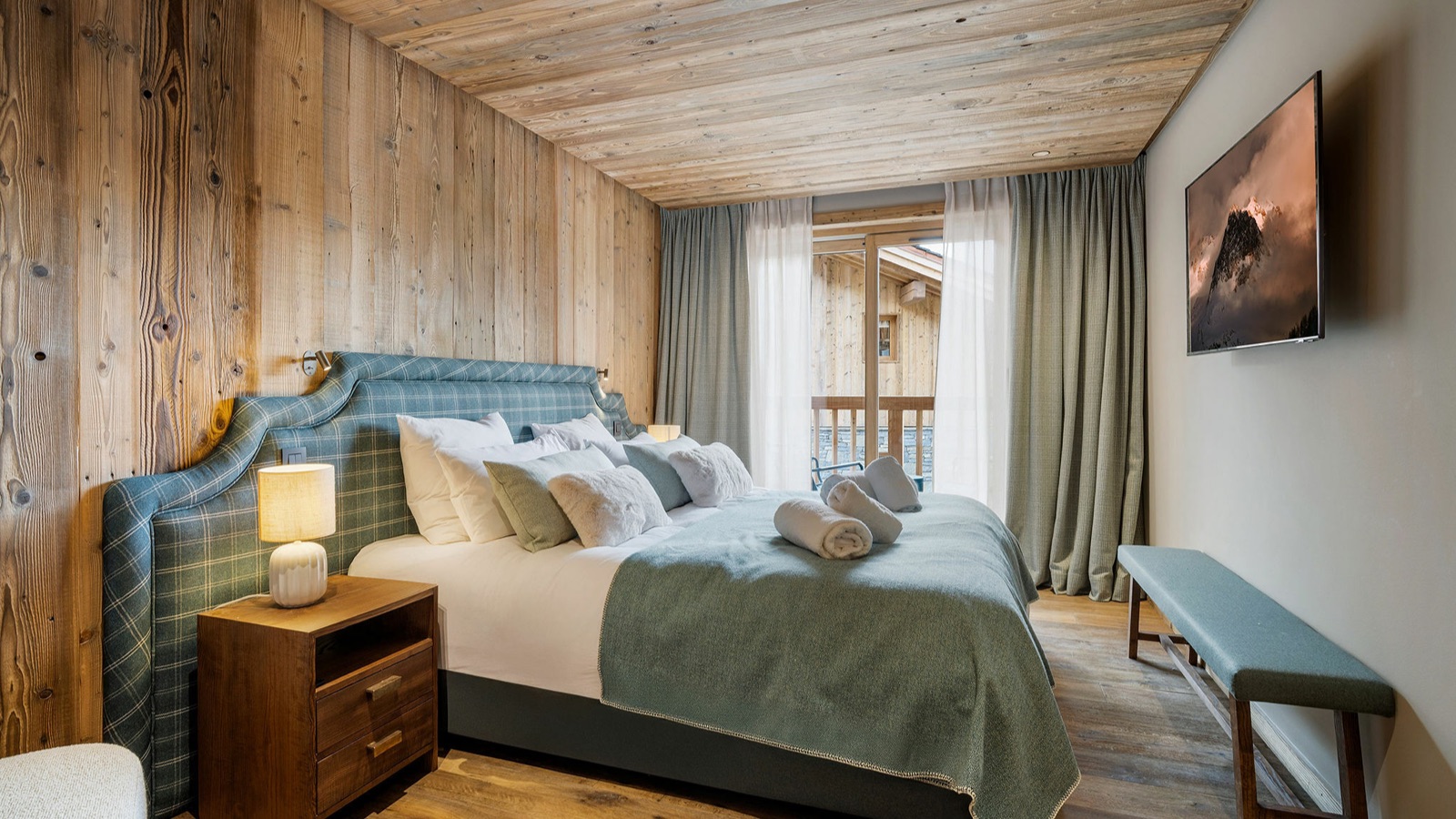 Luxury-Ski-Resort-St-Martin-De-Belleville-Chalet-Flocons-des-Iles-Oxford-Ski-bedroom14.jpg