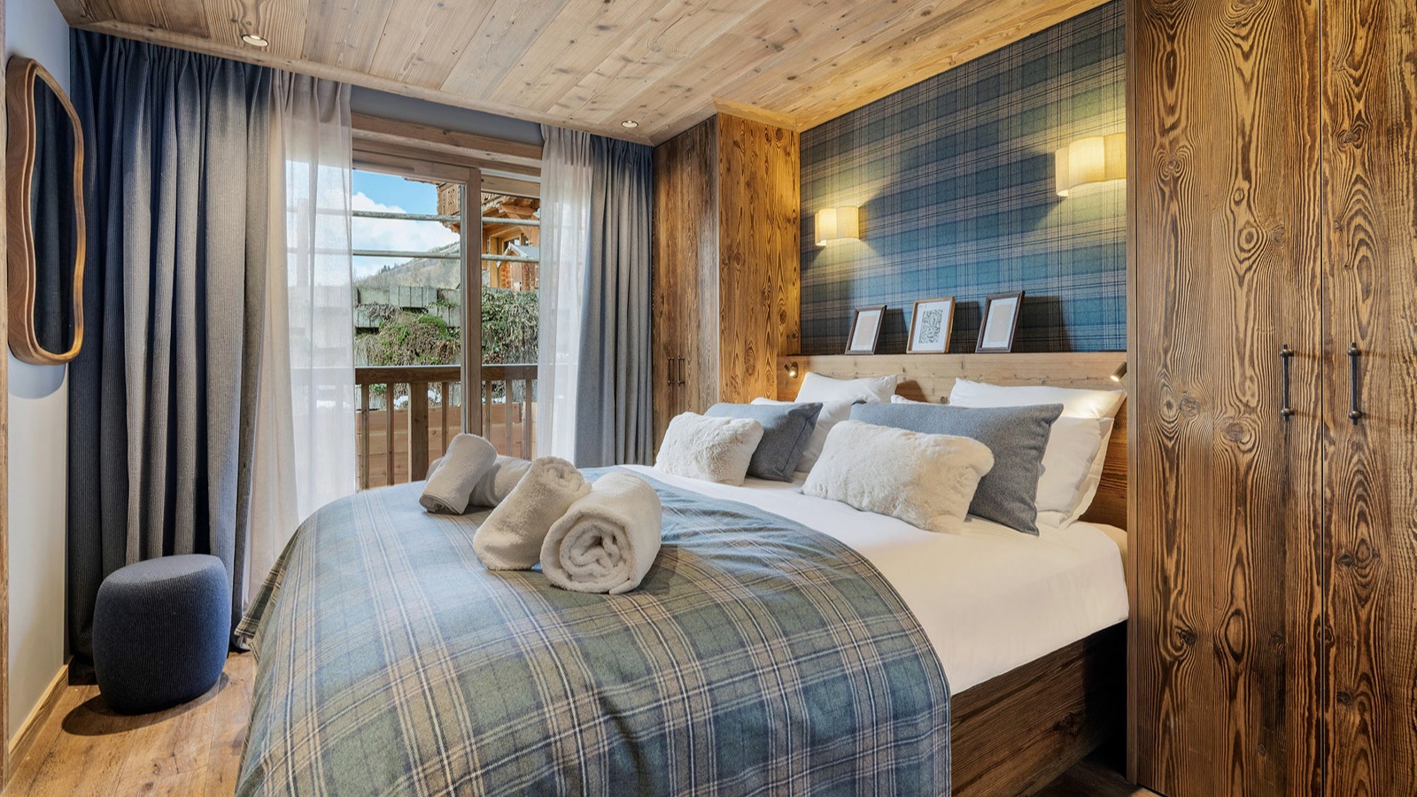 Luxury-Ski-Resort-St-Martin-De-Belleville-Chalet-Flocons-des-Iles-Oxford-Ski-bedroom16.jpg