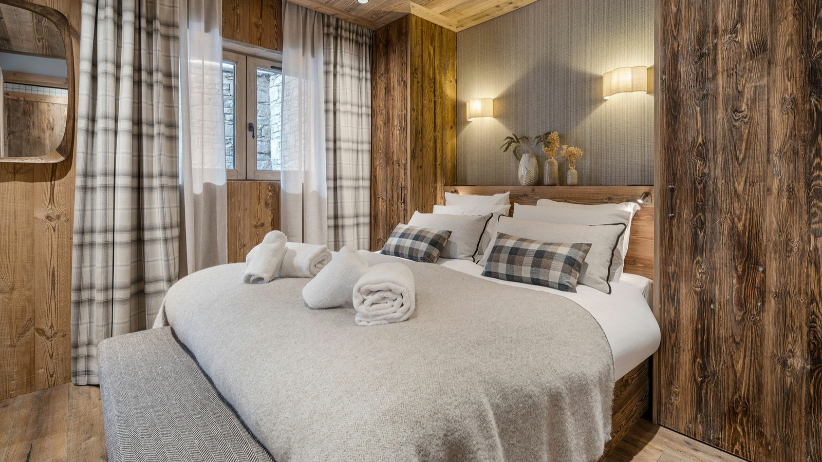 Luxury-Ski-Resort-St-Martin-De-Belleville-Chalet-Flocons-des-Iles-Oxford-Ski-bedroom18.jpg