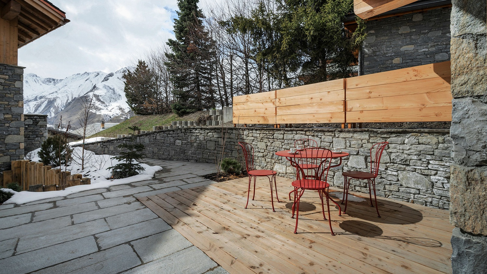Luxury-Ski-Resort-St-Martin-De-Belleville-Chalet-Flocons-des-Iles-Oxford-Ski-terrace.jpg