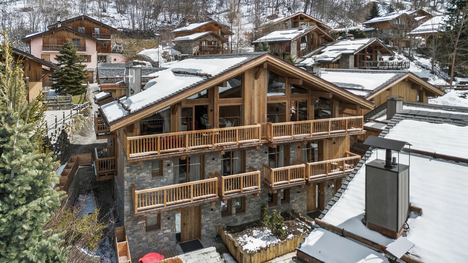 Luxury-Ski-Resort-St-Martin-De-Belleville-Chalet-Flocons-des-Iles-Oxford-Ski-exterior.jpg