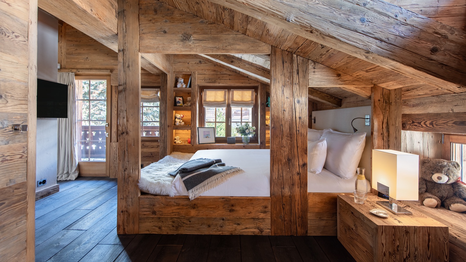 Luxury-Ski-Resort-Verbier-Chalet-Makini-Oxford-Ski-bedroom3.jpg