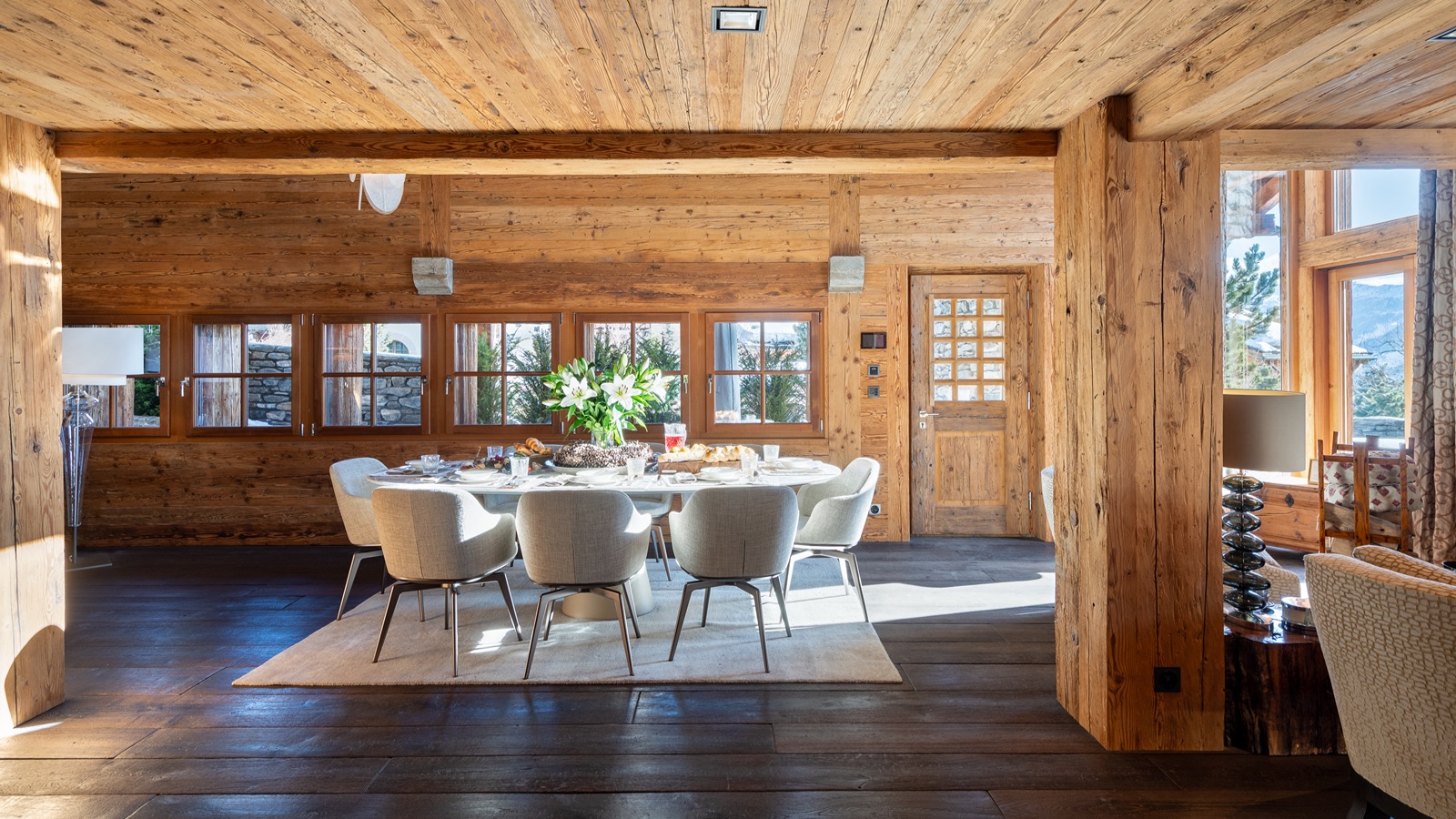 Luxury-Ski-Resort-Verbier-Chalet-Makini-Oxford-Ski-Dining.jpg