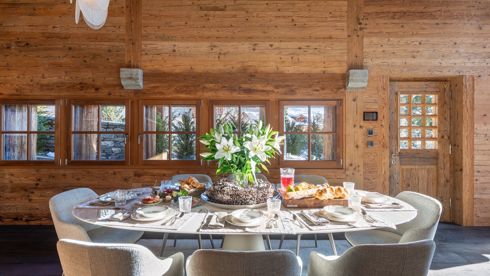 Luxury-Ski-Resort-Verbier-Chalet-Makini-Oxford-Ski-dining3.jpg