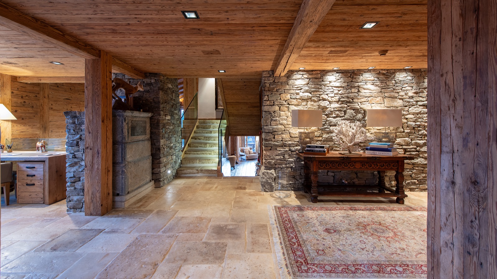 Luxury-Ski-Resort-Verbier-Chalet-Makini-Oxford-Ski-Hall.jpg