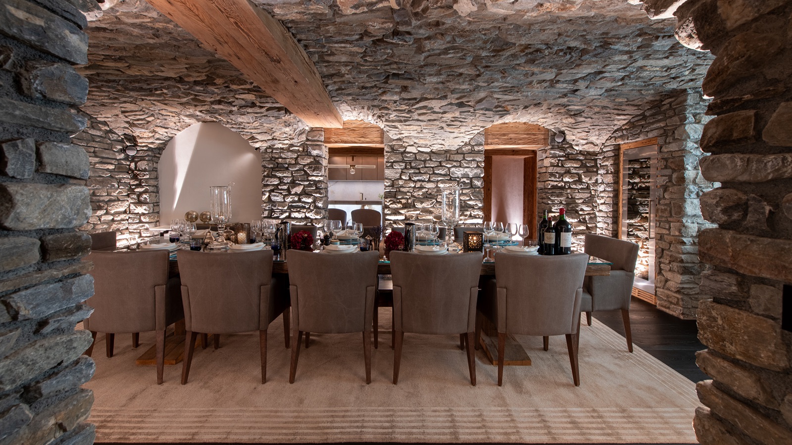 Luxury-Ski-Resort-Verbier-Chalet-Makini-Oxford-Ski-dining5.jpg