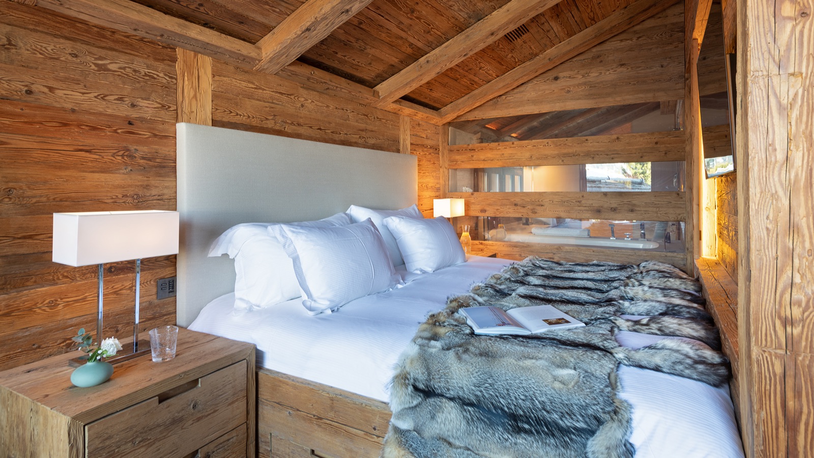 Luxury-Ski-Resort-Verbier-Chalet-Makini-Oxford-Ski-bedroom35.jpg
