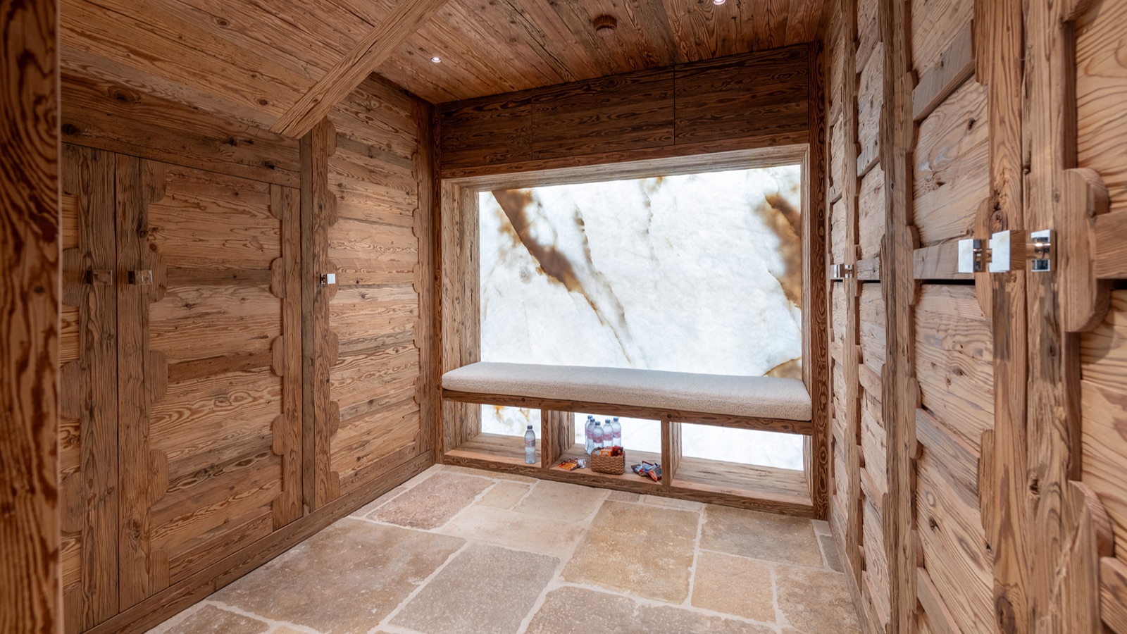 Luxury-Ski-Resort-Verbier-Chalet-Makini-Oxford-Ski-Ski-Room.jpg