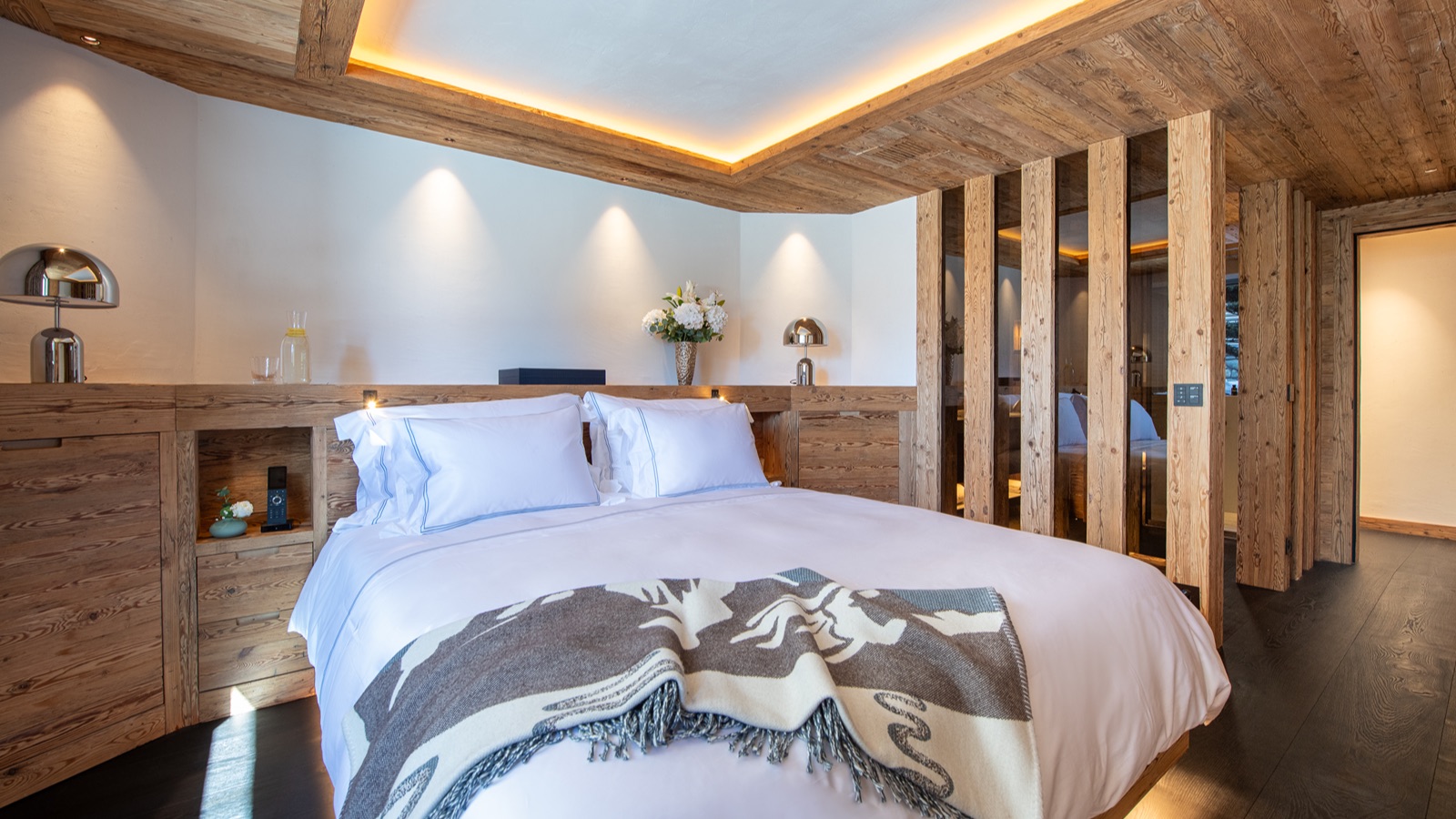 Luxury-Ski-Resort-Verbier-Chalet-Makini-Oxford-Ski-bedroom.jpg