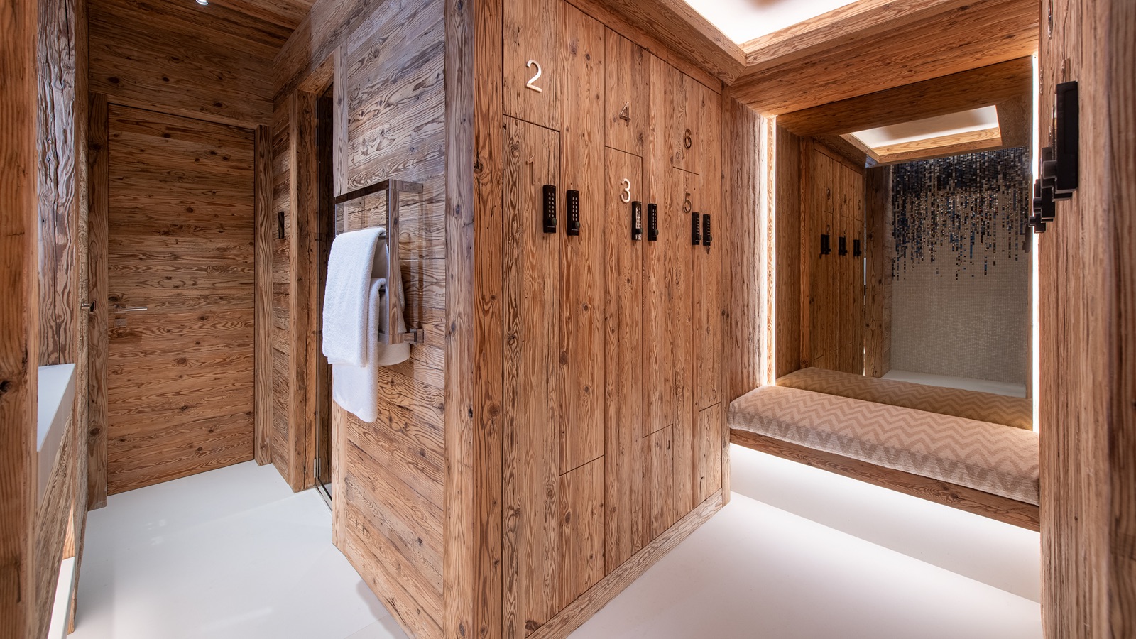 Luxury-Ski-Resort-Verbier-Chalet-Makini-Oxford-Ski-ski-room4.jpg