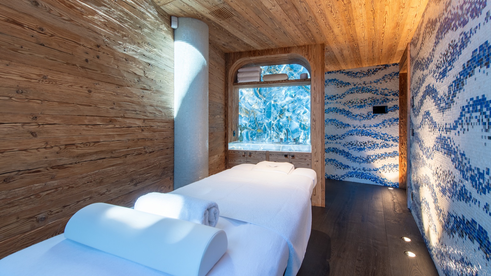 Luxury-Ski-Resort-Verbier-Chalet-Makini-Oxford-Ski-massage.jpg