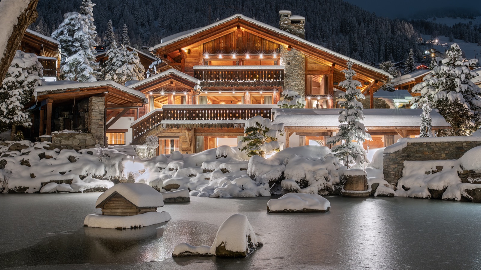 Luxury-Ski-Resort-Verbier-Chalet-Makini-Oxford-Ski-exterior.jpg