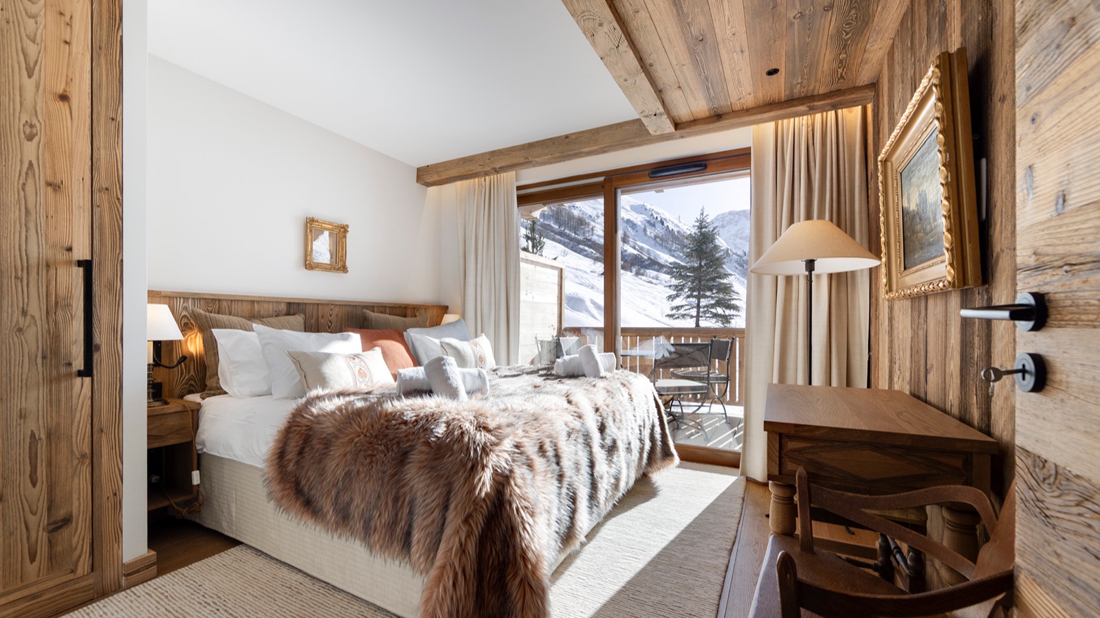 Luxury-Ski-Resort-Val-d-Isere-Apartment-Chardon-301-Oxford-Ski-bedroom7.jpg