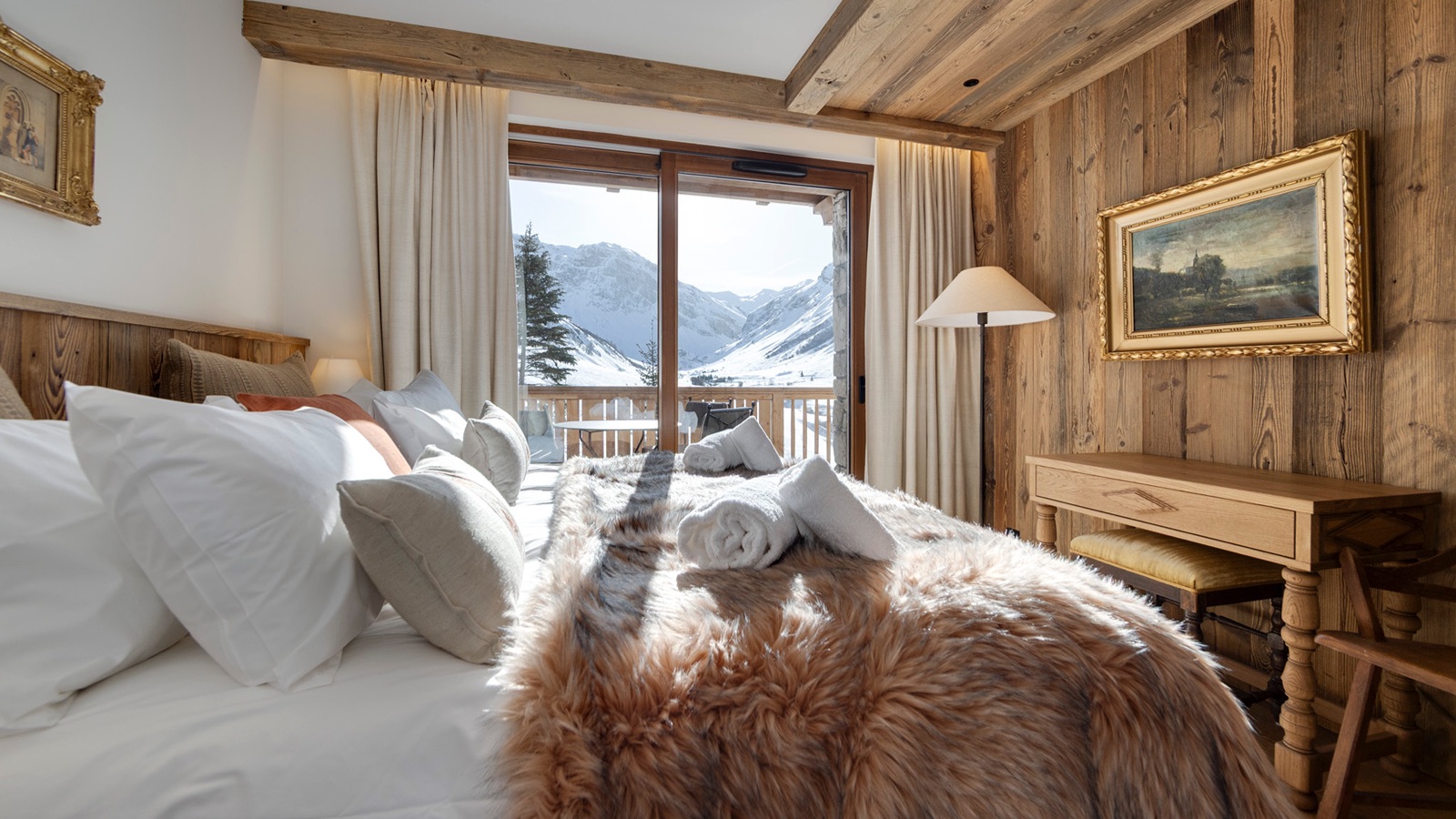 Luxury-Ski-Resort-Val-d-Isere-Apartment-Chardon-301-Oxford-Ski-bedroom8.jpg