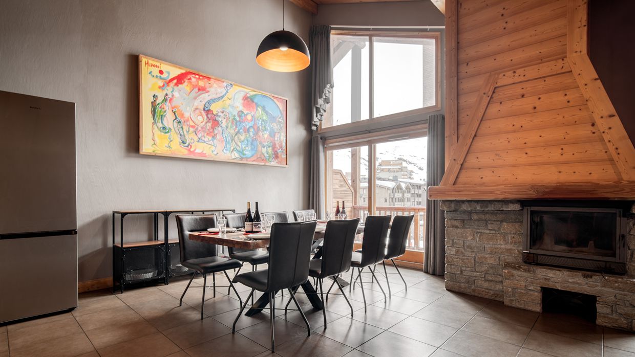 Luxury-Ski-Chalet-ValThorens-Sabotpenthouse-OSC-Dining (2).jpg