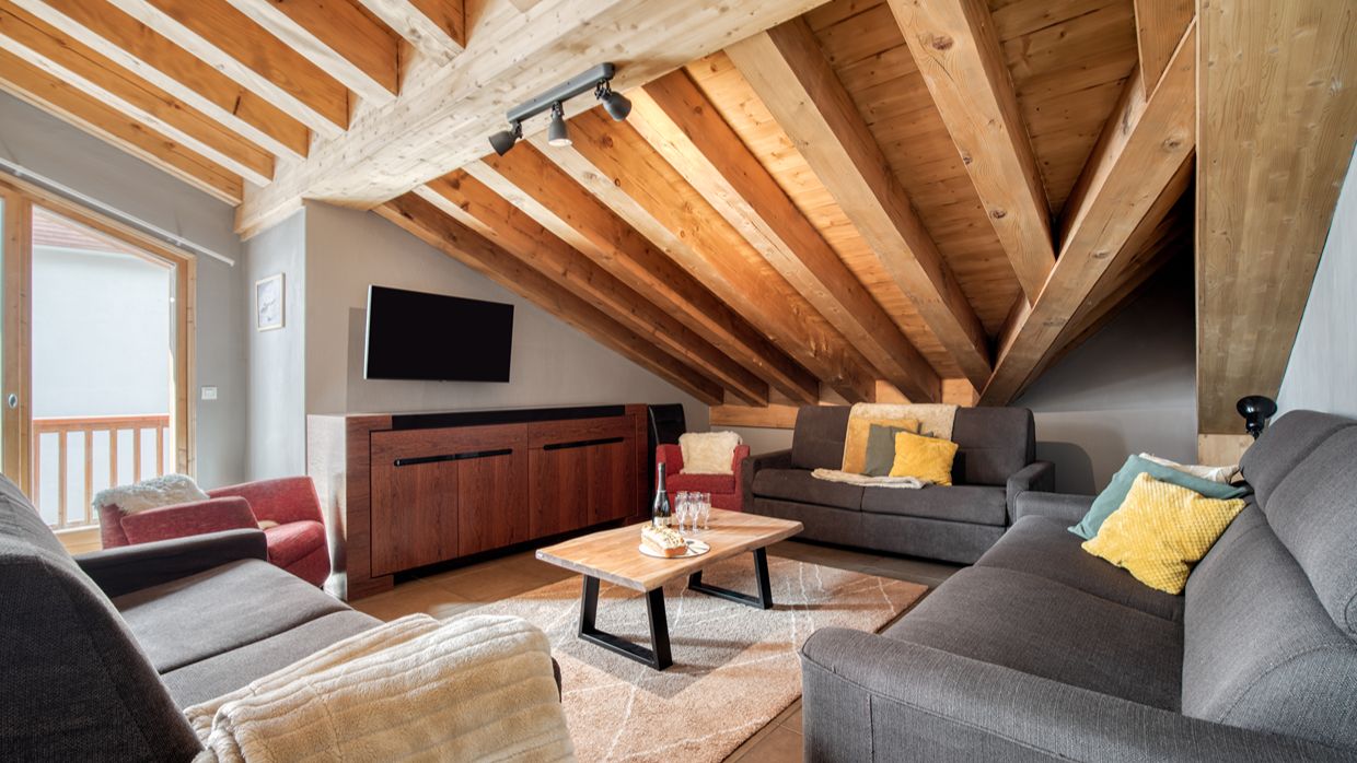 Luxury-Ski-Chalet-ValThorens-Sabotpenthouse-OSC-Dining (3).jpg