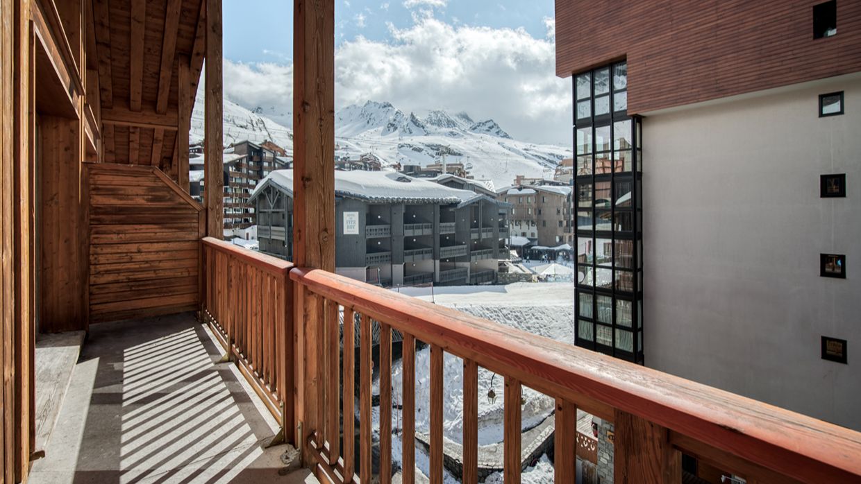 Luxury-Ski-Chalet-ValThorens-Sabotpenthouse-OSC- Balcony.jpg