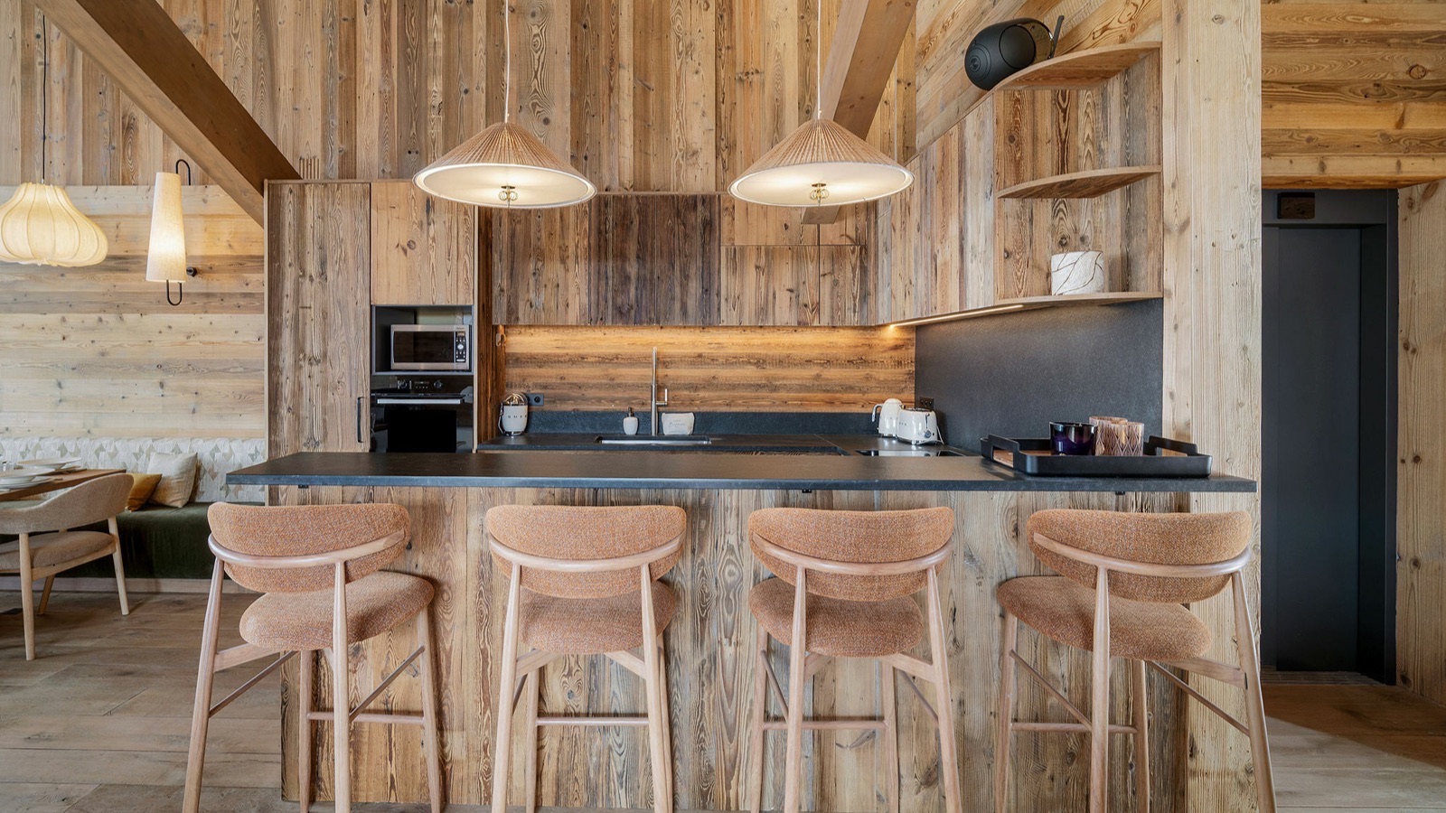Luxury-Ski-Resort-St-Martin-De-Belleville-Chalet-Sable-Blanc-Oxford-Ski-bar.jpeg