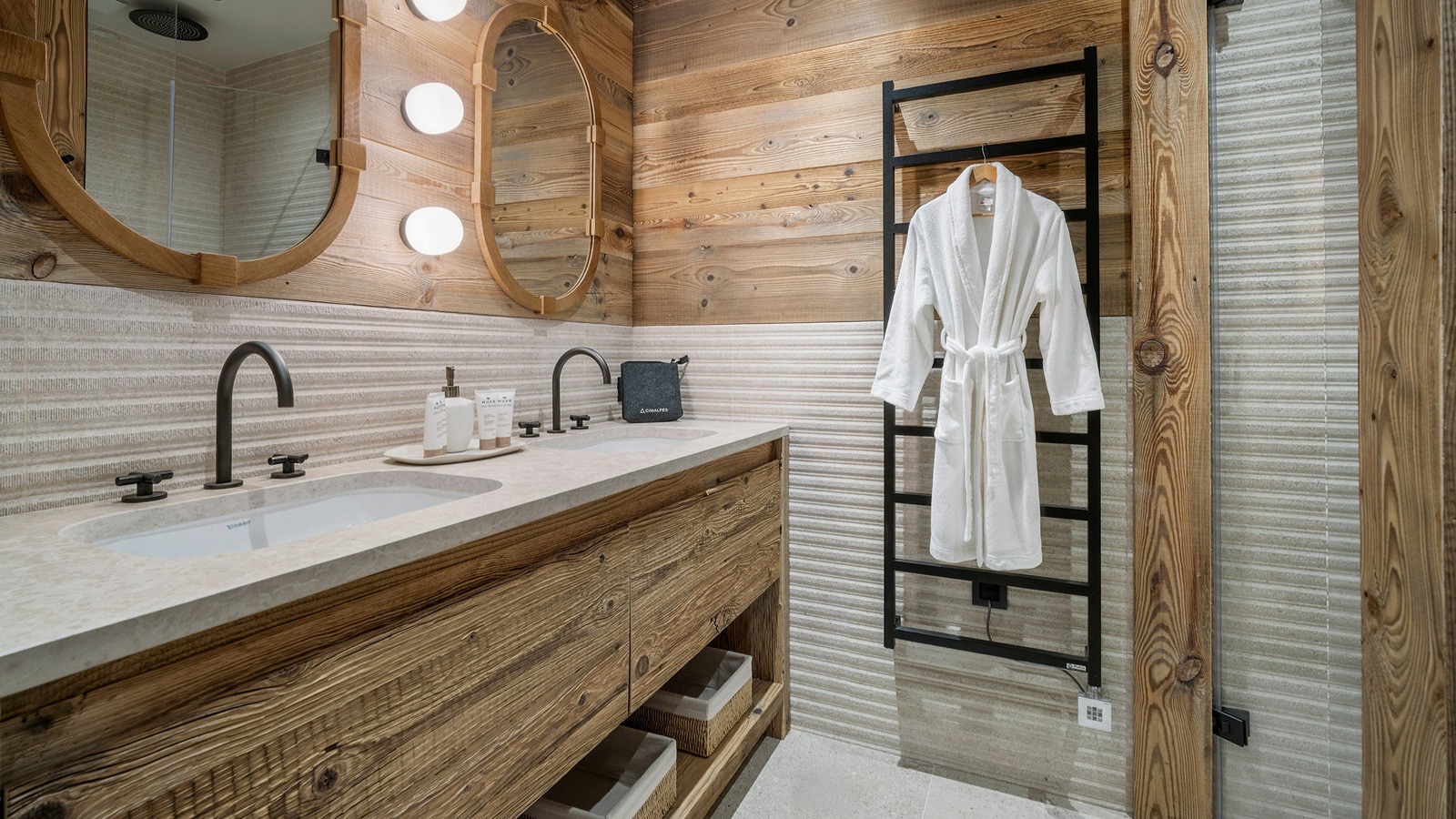 Luxury-Ski-Resort-St-Martin-De-Belleville-Chalet-Sable-Blanc-Oxford-Ski-bathroom.jpeg