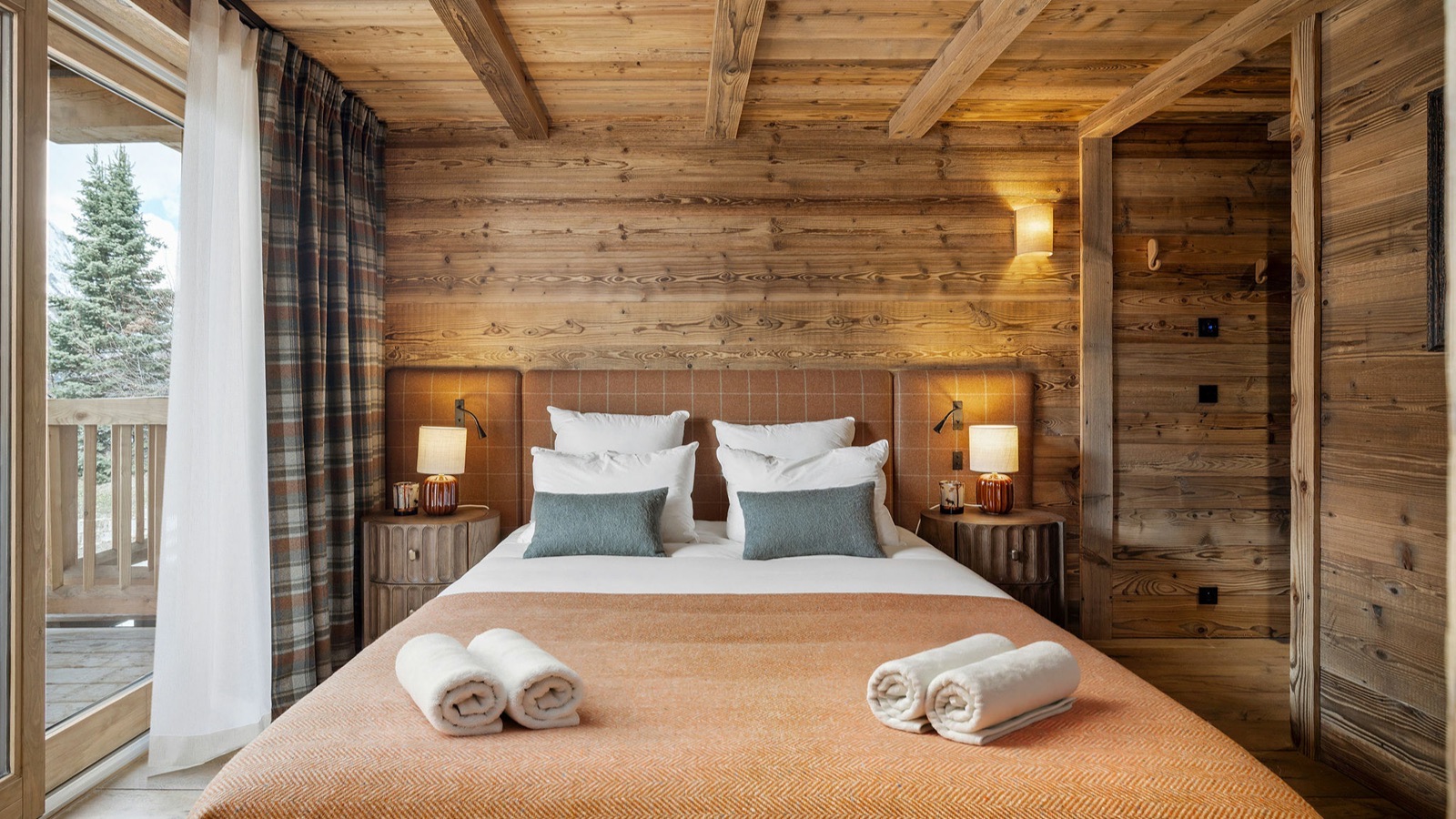 Luxury-Ski-Resort-St-Martin-De-Belleville-Chalet-Sable-Blanc-Oxford-Ski-bedroom9 3.jpeg