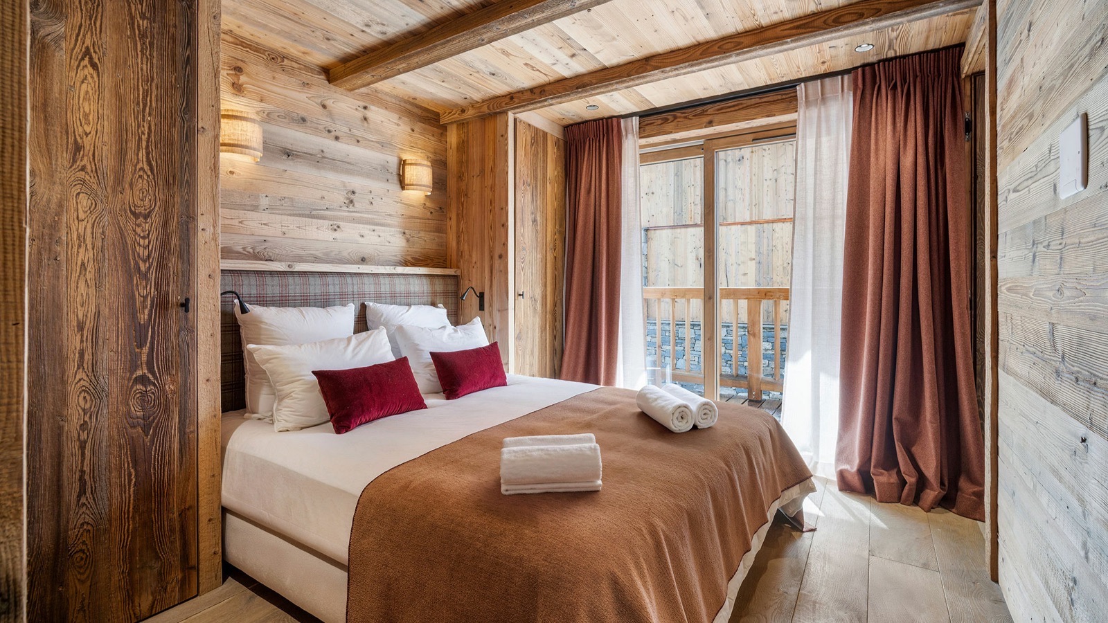 Luxury-Ski-Resort-St-Martin-De-Belleville-Chalet-Sable-Blanc-Oxford-Ski-bedroom10 2.jpeg